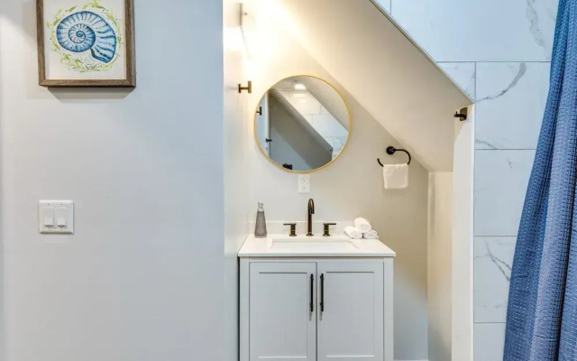 Modern Indianapolis Home < 2 Mi to Downtown!