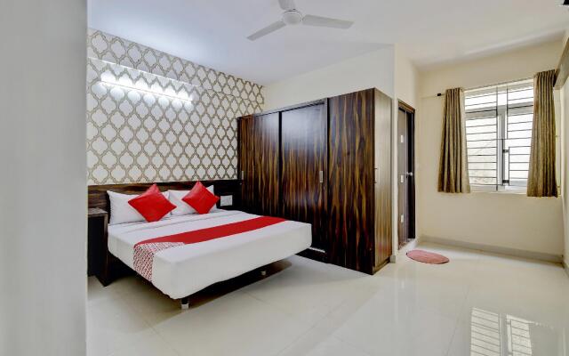 OYO Flagship 13933 Varcity Pearl