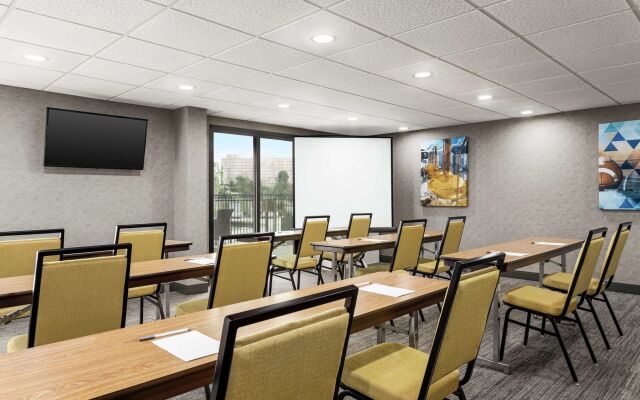 Hampton Inn Kansas City-Airport