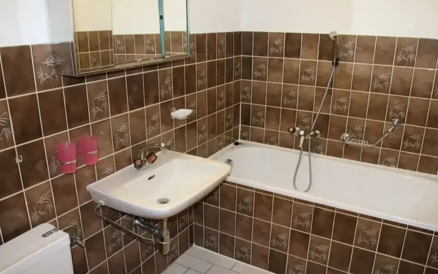 Stunning Apartment With Mountain Views