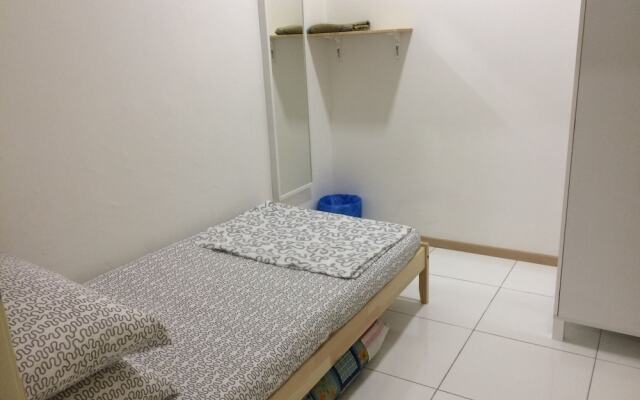 Lawang Suite Apartment With Balcony