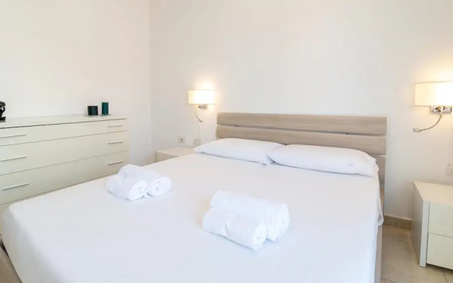 Xenia Boutique Tirso 2