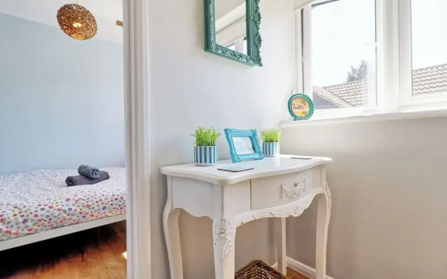 Tranquil Garden Retreat in Buckhurst Hill