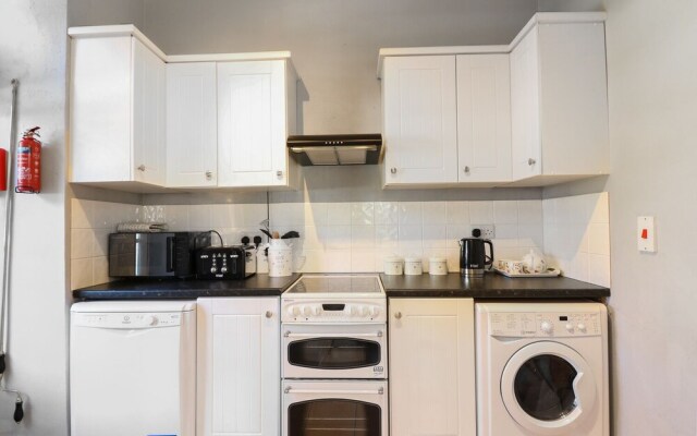 Flat 1, Camelford
