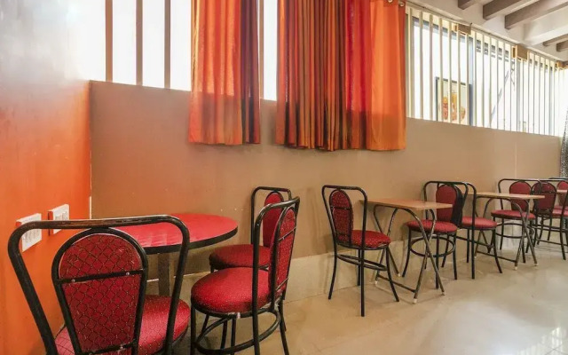 Oyo 436 Emirates Suites