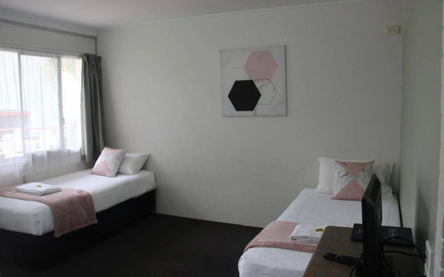 Caloundra Suncourt Motel