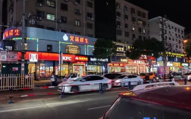 Longyi Business Hotel
