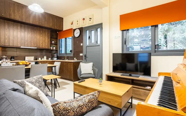 Jeannette s Seaside Getaway - Kalamata Urban Gem