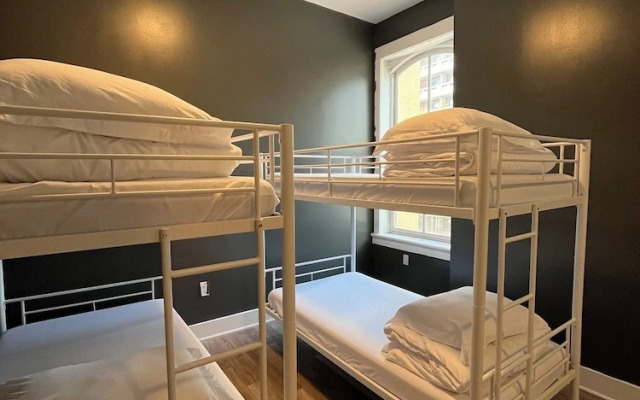 I Street Capsule Hostel