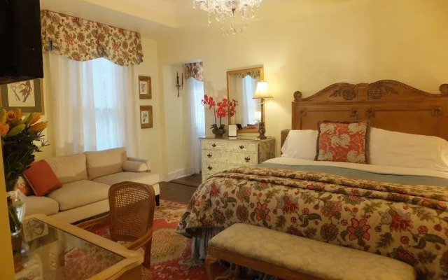 The Kenwood Inn