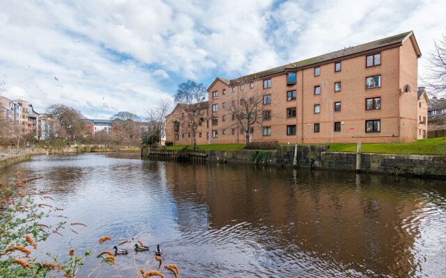 amazing apartments - Great Junction St - by Water of Leith