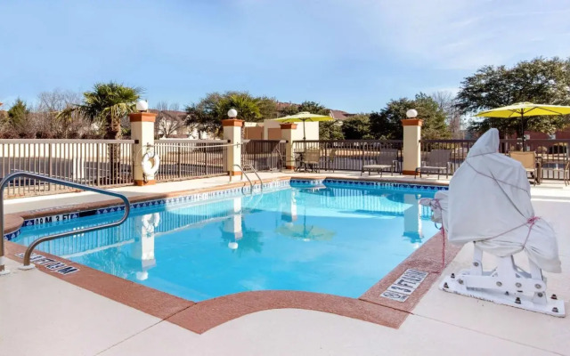 Quality Inn & Suites Montgomery East Carmichael Rd