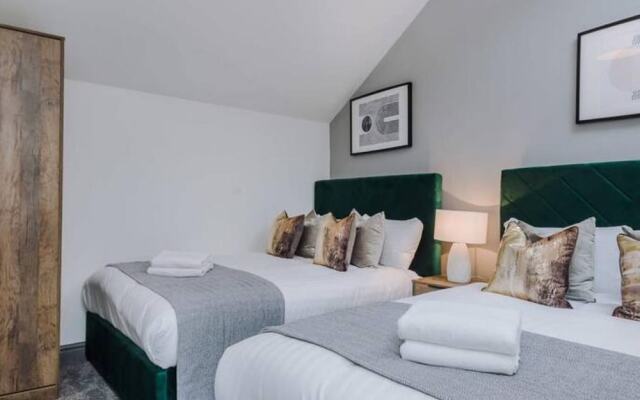 Host Apartments The Roscoe Coach House