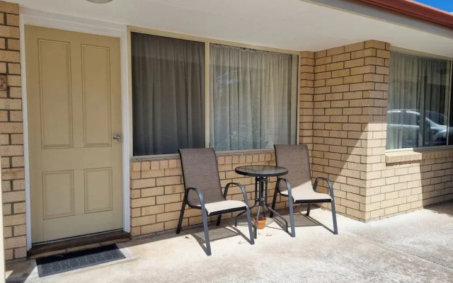 Emu Point Motel & Apartments