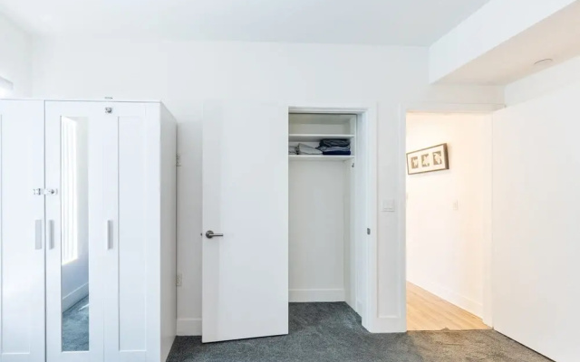 Fully furnished 3 Bedroom Apartment on Poinsettia Place 3 Apts by RedAwning