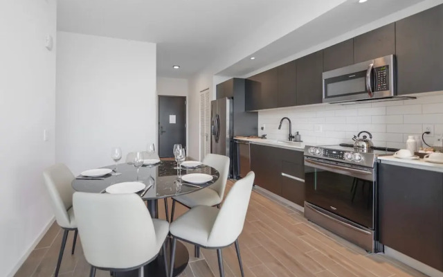 Views Apartment Near Bayfront Park