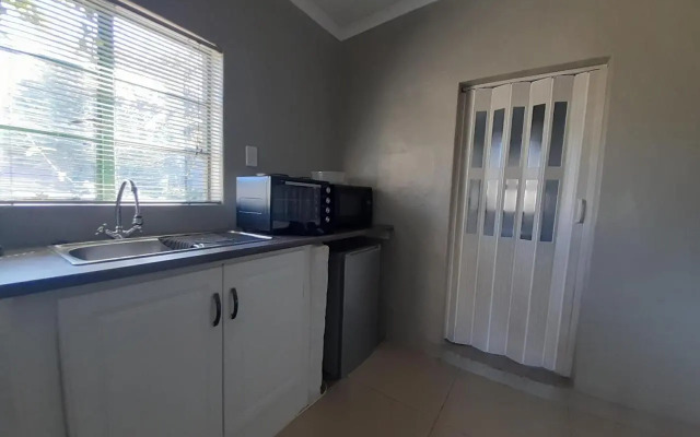 Gugu's Private and Cosy Guest Suite 3