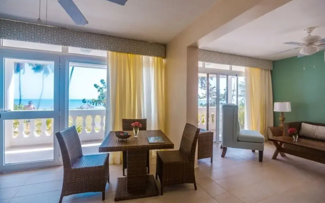 Las Canas Beach Retreat
