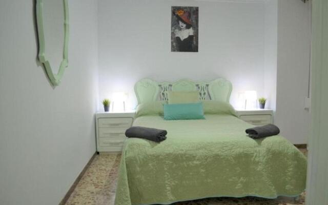 Beautiful 1 Bedroom Apartment With Gallery and Air Conditioning Cb6yr