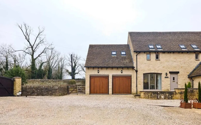 The Bourton-on-the-water Place - Lovely 5bdr House With Parking + Garden