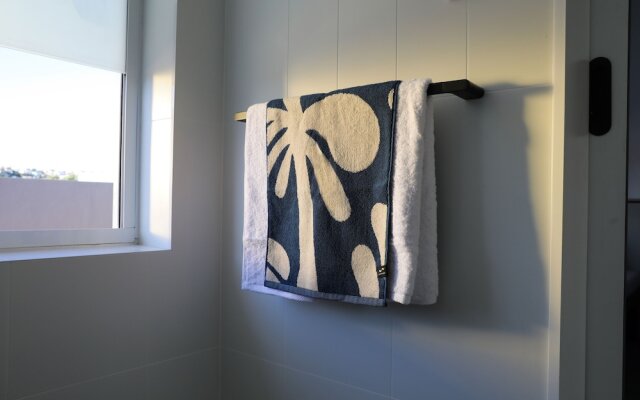 Barrys Beach Road Hotel