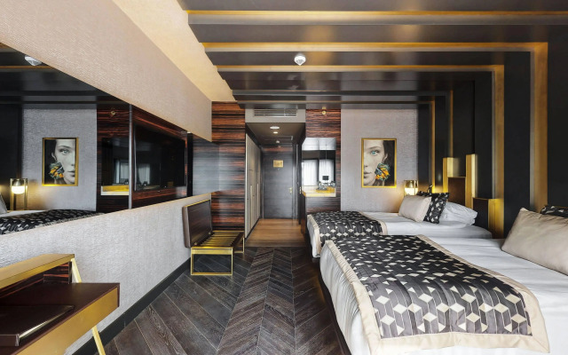 Rocks Hotel & Casino