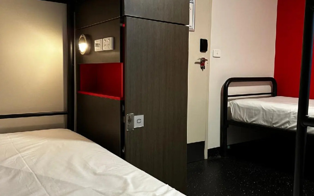 Space Hotel - Hostel