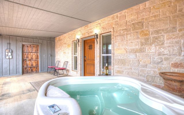 Private Luxury Retreat With Hot Tub 10mins To Fred!
