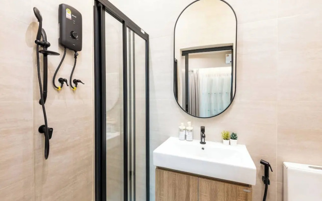 Stylish 5BR Poolhouse & Theater 2mins to BTS