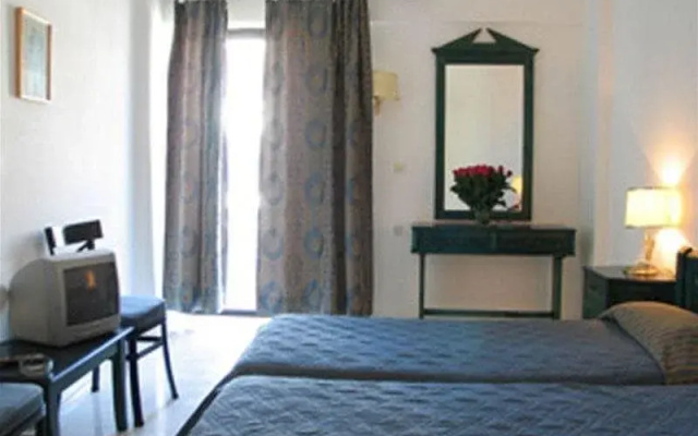 Enorme Epavli Boutique