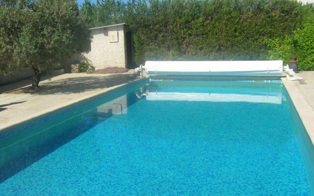 Bright Apartment With one Bedroom in Robion, With Pool Access, Enclose