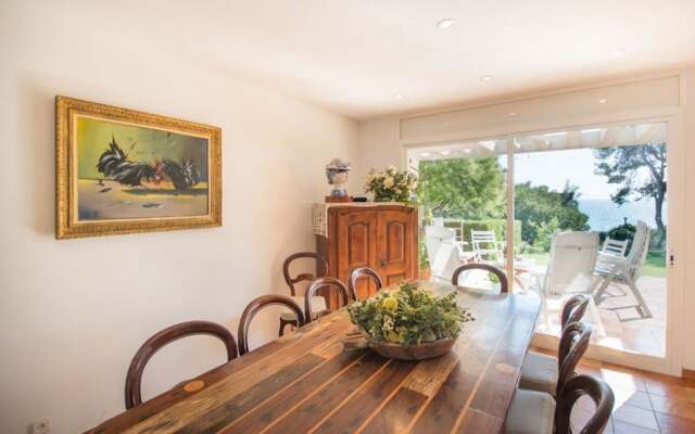Villa Cossis Beach TVL 32