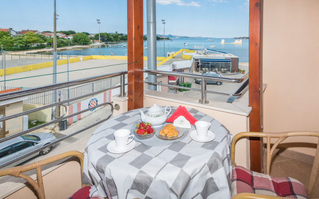 Beachfront Apartment Mira 3