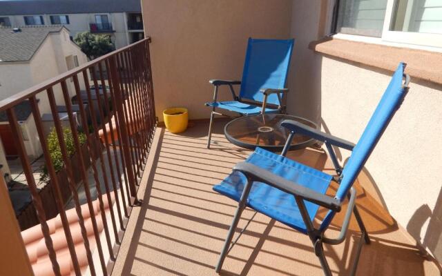 236 Ocean View 2 Bedroom Condo by Redawning