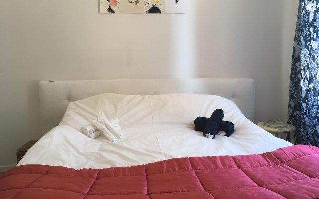 Beautiful 1- Bed Studio in Sollentuna