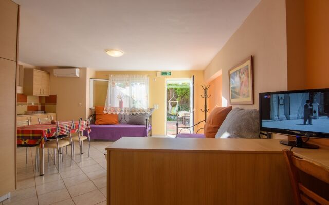 Kyparissia Garden Retreat - Cosy Master Suite