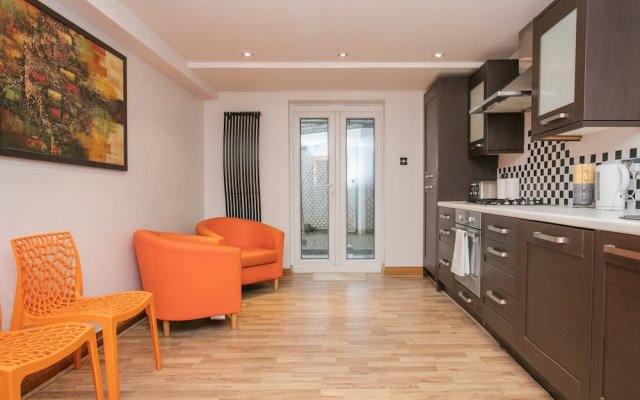 2 Bedroom Apartment In Fulham