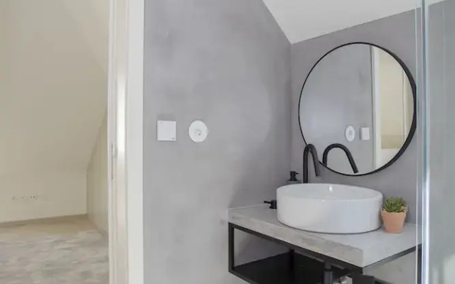Liiiving in Porto - Luxury Beachfront Apartment VI