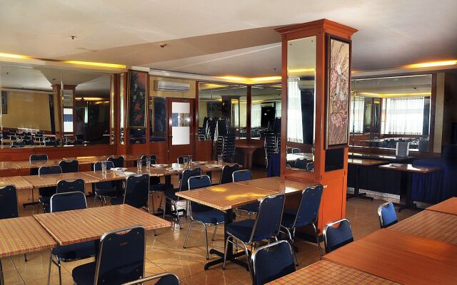 Plaza Hotel Harco Mangga Dua