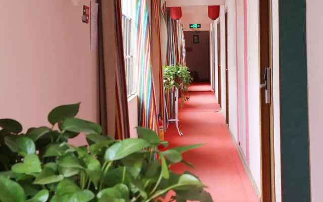 Kunming Lang Mei Youth Hotel