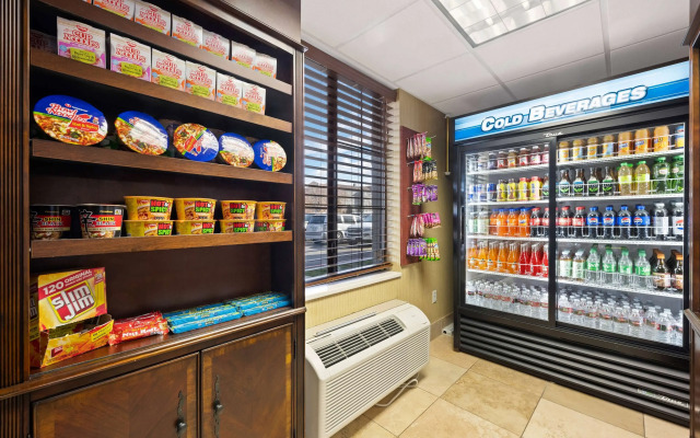 AmericInn by Wyndham Denver Airport