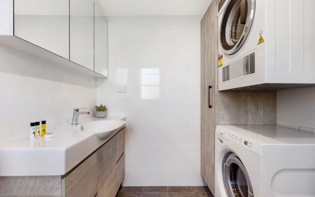 Darlinghurst 21 Crn Furnished Apartment