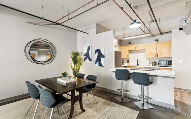 Spacious 2BR Downtown Retreat