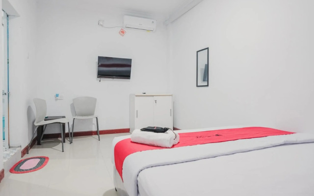 RedDoorz near Nagoya Hill Batam 4