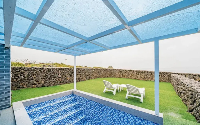 The Cloud Pool&Spa
