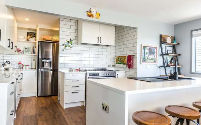 3 Bedroom Village Retreat Home With Sea Views