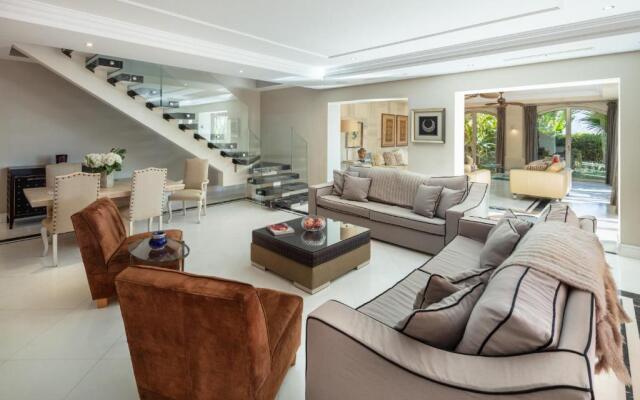 Cubo's Luxury Beach Front Duplex Puerto Banús