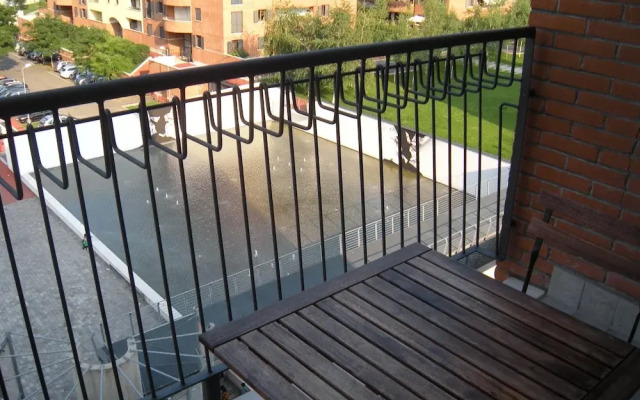 Spacious and Bright Studio With 2 Mm2 Stops