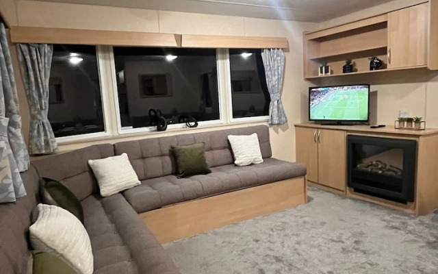 Lovely Caravan Located in an Amazing Holiday Park