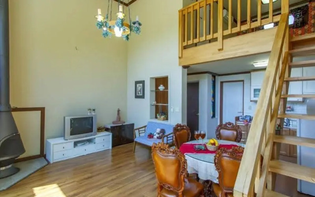 Sunny Junny Pension